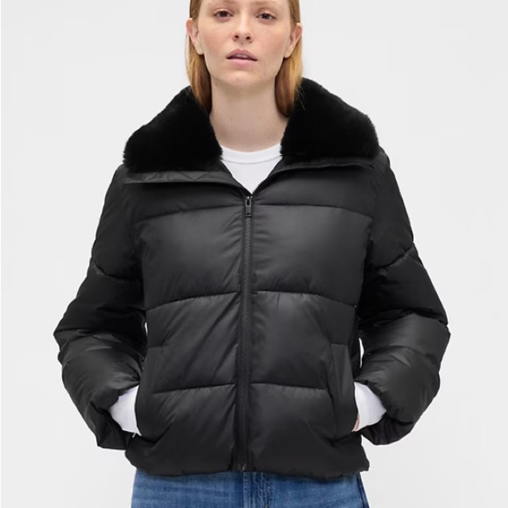 GAP Women's Black Puffer Jacket with Faux Fur Collar